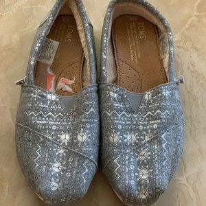 Toms slip on